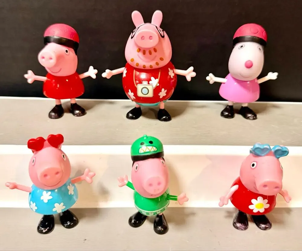 Peppa Pig friends George Peppa & Suzy Scooter helmets Family Holiday figures
